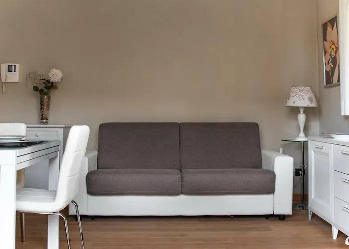 Apartman 2-bedroom Apt, With Balcony & Aircondition - 50 M From The *