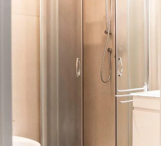 Apartman 2-bedroom Apt, With Balcony & Aircondition - 50 M From The