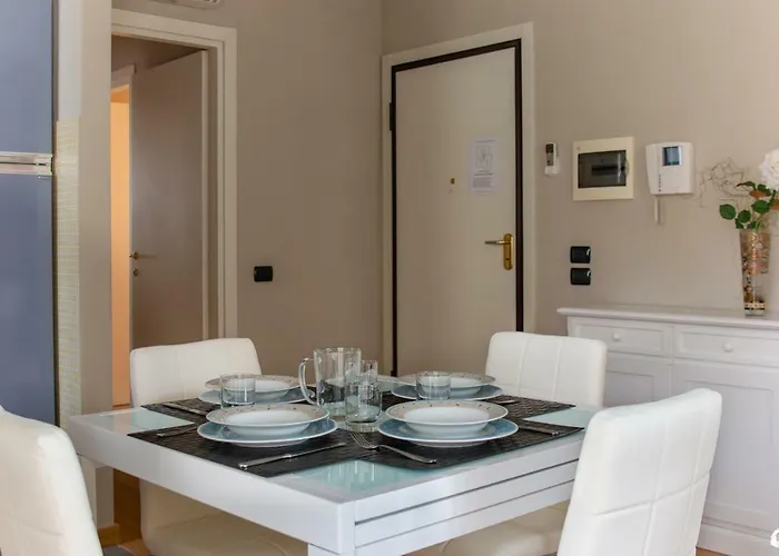 2-bedroom Apt, With Balcony & Aircondition - 50 M From The * Marina di Pietrasanta