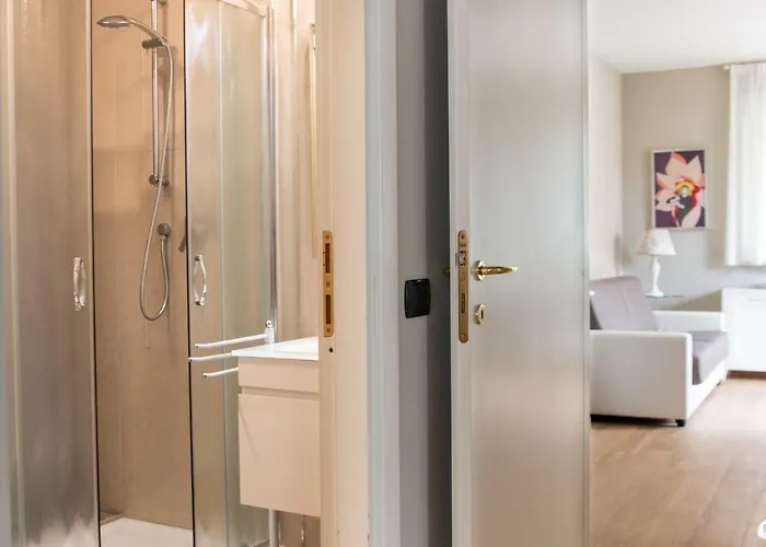 2-bedroom Apt, With Balcony & Aircondition - 50 M From The Apartman