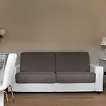 Διαμέρισμα 2-bedroom Apt, With Balcony & Aircondition - 50 M From The *