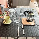 Διαμέρισμα 2-bedroom Apt, With Balcony & Aircondition - 50 M From The