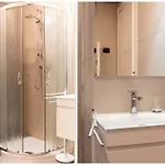 2-bedroom Apt, With Balcony & Aircondition - 50 M From The Διαμέρισμα *