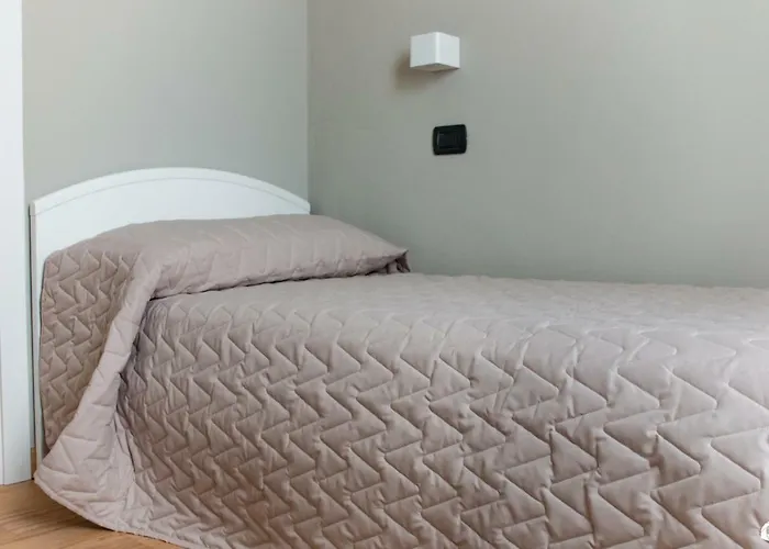 Apartment 2-bedroom Apt, With Balcony & Aircondition - 50 M From The *