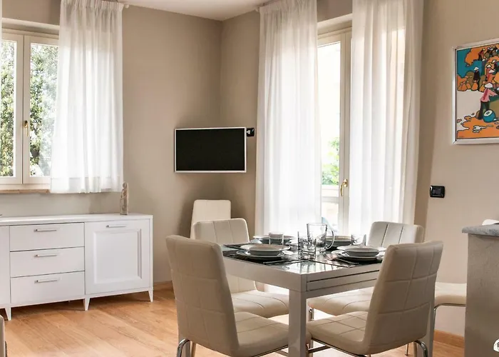 Apartment 2-bedroom Apt, With Balcony & Aircondition - 50 M From The *