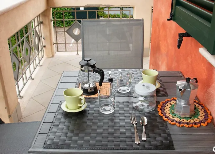 2-bedroom Apt, With Balcony & Aircondition - 50 M From The Apartamento