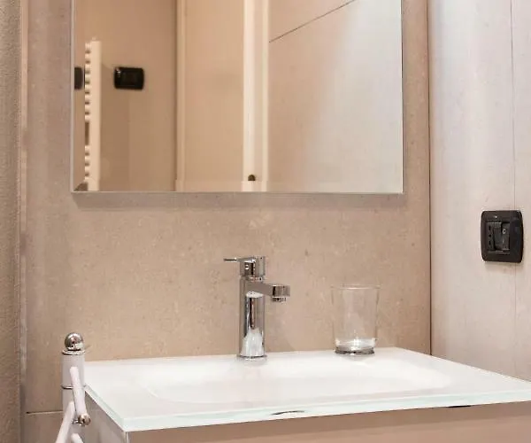 Apartment 2-bedroom Apt, With Balcony & Aircondition - 50 M From The *