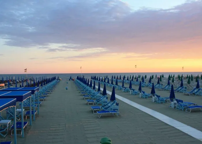 Apartamento 2-bedroom Apt, With Balcony & Aircondition - 50 M From The