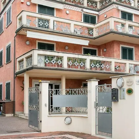 2-bedroom Apt, With Balcony & Aircondition - 50 M From The شقة مارينا دي بييتراسانْت